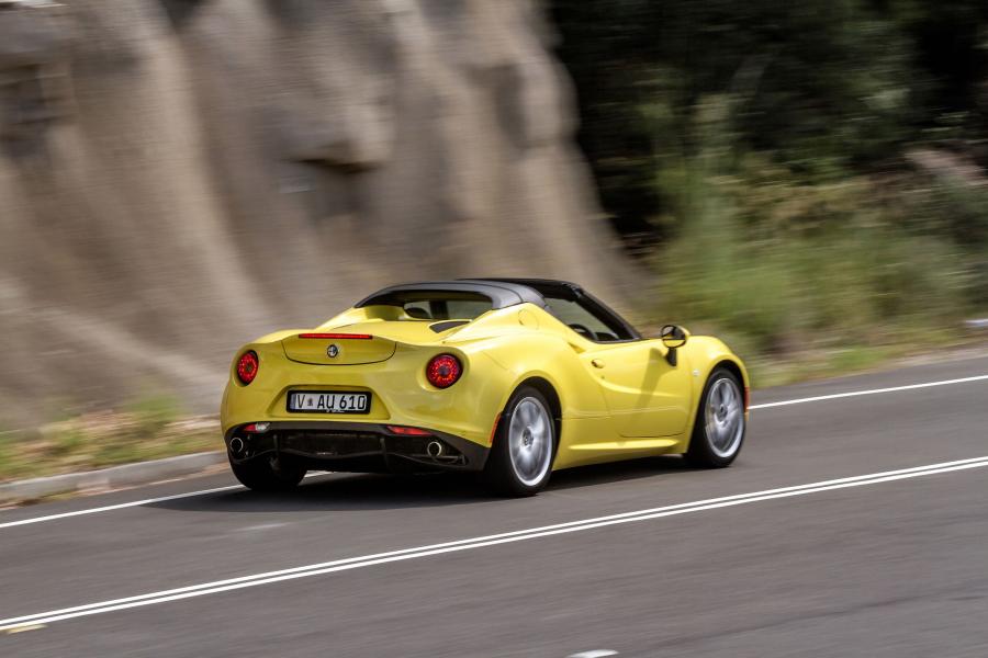  Alfa Romeo 4C Spider (960) 2015 года  (AU) (фото 8 из 40)